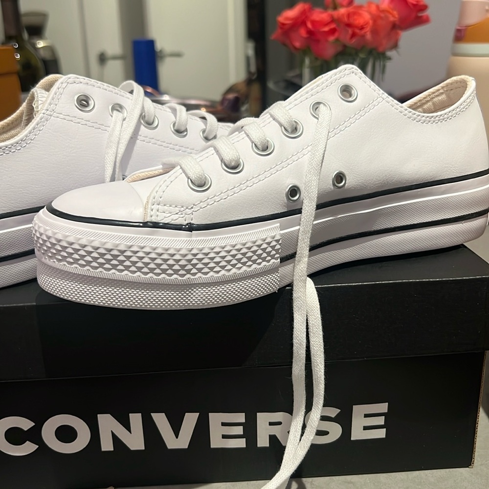 Brand new never worn Converse Platform Sneakers